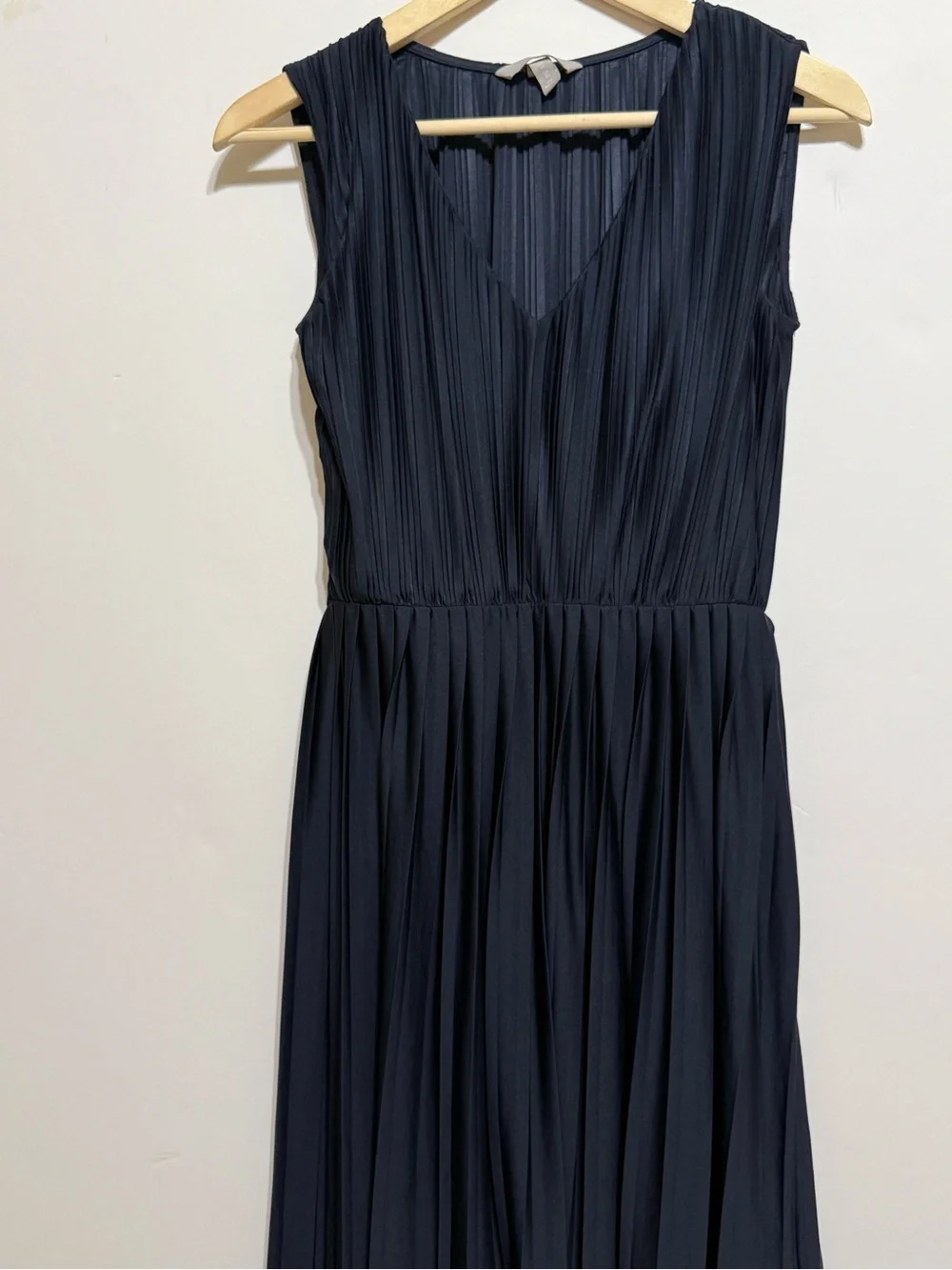 H&M navy Blue Sunday pleated  sleeveless V-Neck dress